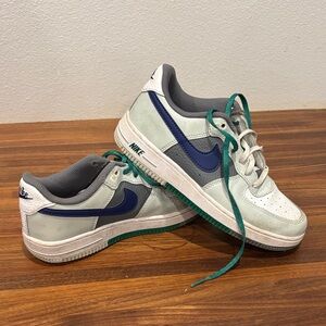 Nike White and Navy Sneakers with Teal Accents
